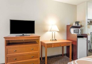 2-Star Hotel ∙ Quality Inn North Battleboro