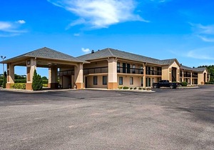 2-Star Hotel ∙ Quality Inn North Battleboro