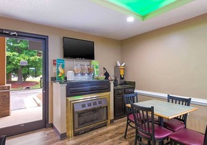 2-Star Hotel ∙ Quality Inn & Suites Rockingham