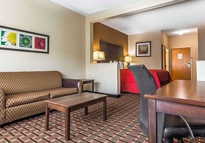 2-Star Hotel ∙ Quality Suites Convention Center - Hickory
