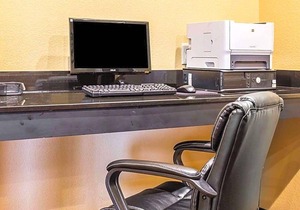 2-Star Hotel ∙ Quality Suites Convention Center - Hickory