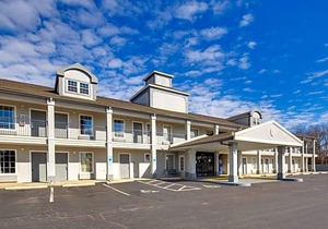 2-Star Hotel ∙ SureStay Plus Hotel by Best Western Asheboro