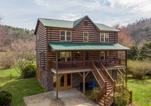 245 m² Cabin ∙ 3 bedrooms ∙ 9 guests