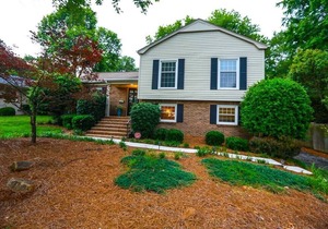 2BR Home short walk to Southpark Mall!
