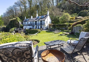 3 Bed Cove Cottage - Sleeps 6 guests in 3 bedrooms