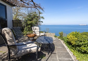 3 Bed Cove Cottage - Sleeps 6 guests in 3 bedrooms