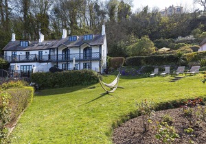 3 Bed Cove Cottage - Sleeps 6 guests in 3 bedrooms