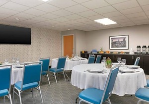 3-Star Hotel ∙ Four Points by Sheraton Raleigh Arena