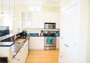 3BRS, Walk to beach, Beautiful views!