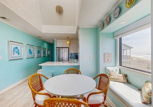 3rd-Floor Condo in Direct Oceanfront Location with Panoramic Views & Free WiFi