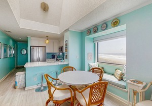 3rd-Floor Condo in Direct Oceanfront Location with Panoramic Views & Free WiFi