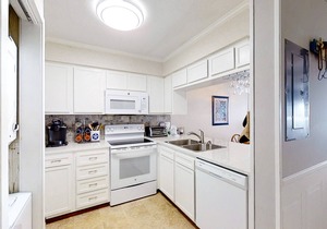 3rd-Floor Home in Oceanfront Complex w/Shared Pool & Hot Tub, Balcony, WiFi