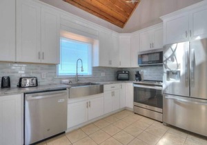 5BR/4BA Home - REMODELED, Oceanfront, Close to Pier, Sleeps 10
