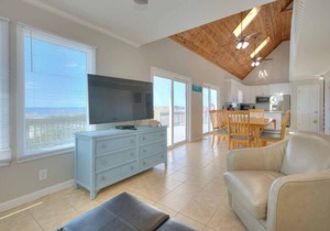 5BR/4BA Home - REMODELED, Oceanfront, Close to Pier, Sleeps 10