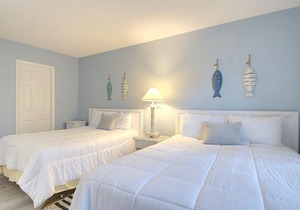 6B - Fairway villa overlooking Oyster Bay Golf Links