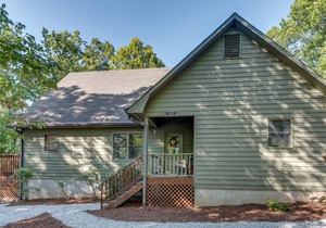 Almost Haven | Located between Saluda and Tryon | 25 Min. to TIEC; Zip-lining, hiking & more!