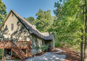 Almost Haven | Located between Saluda and Tryon | 25 Min. to TIEC; Zip-lining, hiking & more!