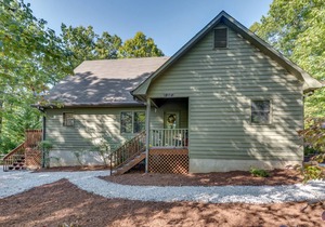 Almost Haven Located between Saluda and Tryon 25 Min. to TIEC; Zip-lining, hiking & more!