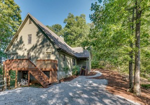 Almost Haven Located between Saluda and Tryon 25 Min. to TIEC; Zip-lining, hiking & more!