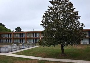 Americas Best Value Inn Wilson - UNIT 8 2 BED GROUND FLOOR