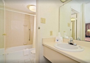 Americas Best Value Inn Wilson UNIT 11 2 BEDS GROUND FLOOR