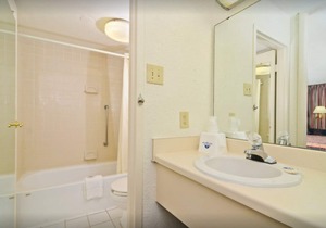 Americas Best Value Inn Wilson - UNIT 16 ONE BED GROUND FLOOR