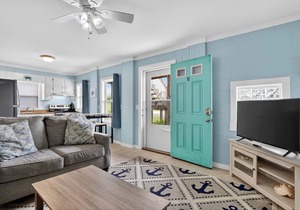Beachside Escape – 2BR Ground-Floor Condo