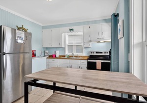 Beachside Escape – 2BR Ground-Floor Condo