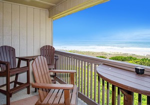 Beautifully Remodeled, Oceanfront, 3rd-Floor Condo with Balcony & Shared Pools