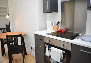 Bright & modern apartment for four in Morningside!