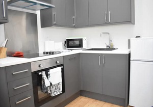 Bright & modern apartment for four in Morningside!