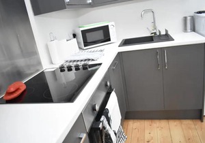 Bright & modern apartment for four in Morningside!