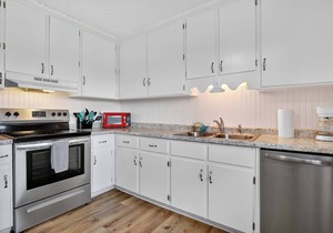 Bright & Relaxing 4BR Retreat, South Topsail