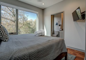 Broadway Loft 210: Downtown Asheville's newest gem, upscale luxury!