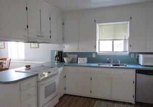 Buckeye's at the Beach - Private Pool, Covered Porch with Rocking Chairs, Steps to Beach!