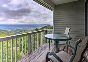 Burnsville Condo w/Balcony + Smoky Mtn. Views