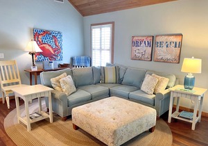 Cabana II: Perfect getaway for two that offers a shared pool