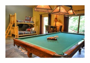 Cabin ∙ 2 bedrooms ∙ 13 guests