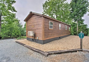 Cabin in Mill Spring Near Parker-Binns Winery