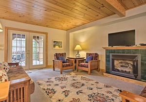 Cabin w/Game Room & Hot Tub Mins to Hendersonville