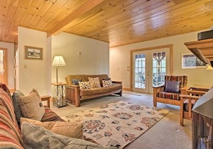 Cabin w/Game Room & Hot Tub Mins to Hendersonville