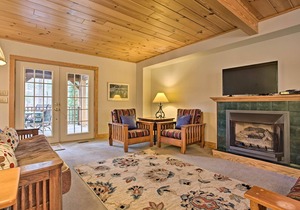 Cabin w/Game Room & Hot Tub Mins to Hendersonville
