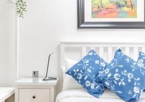 Central Bright 3 Bed Flat with Pool & Parking