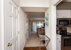 Centrally Located Mins to Downtown Raleigh -2BR-2.5 BA Sleeps 4