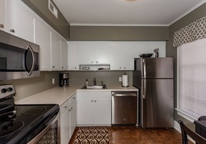 Centrally Located Mins to Downtown Raleigh -2BR-2.5 BA Sleeps 4
