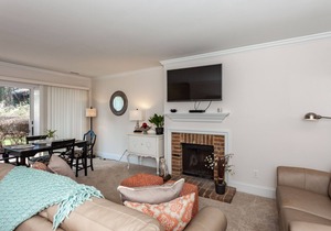Centrally Located Mins to Downtown Raleigh -2BR-2.5 BA Sleeps 4