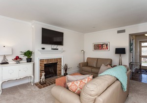 Centrally Located Mins to Downtown Raleigh -2BR-2.5 BA Sleeps 4