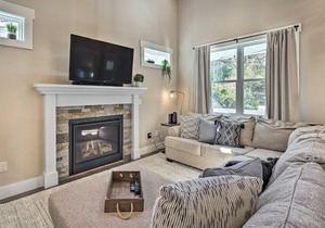 Charming Asheville House with Private Hot Tub!