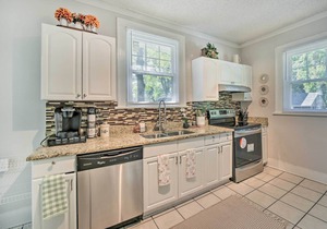 Charming Charlotte Abode w/Deck & Fire Pit!