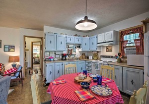 Charming Hendersonville Cottage w/Porches & Views!
